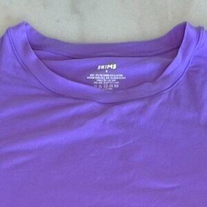 SKIMS FITS EVERYBODY T-SHIRT BODYSUIT | ULTRA VIOLET